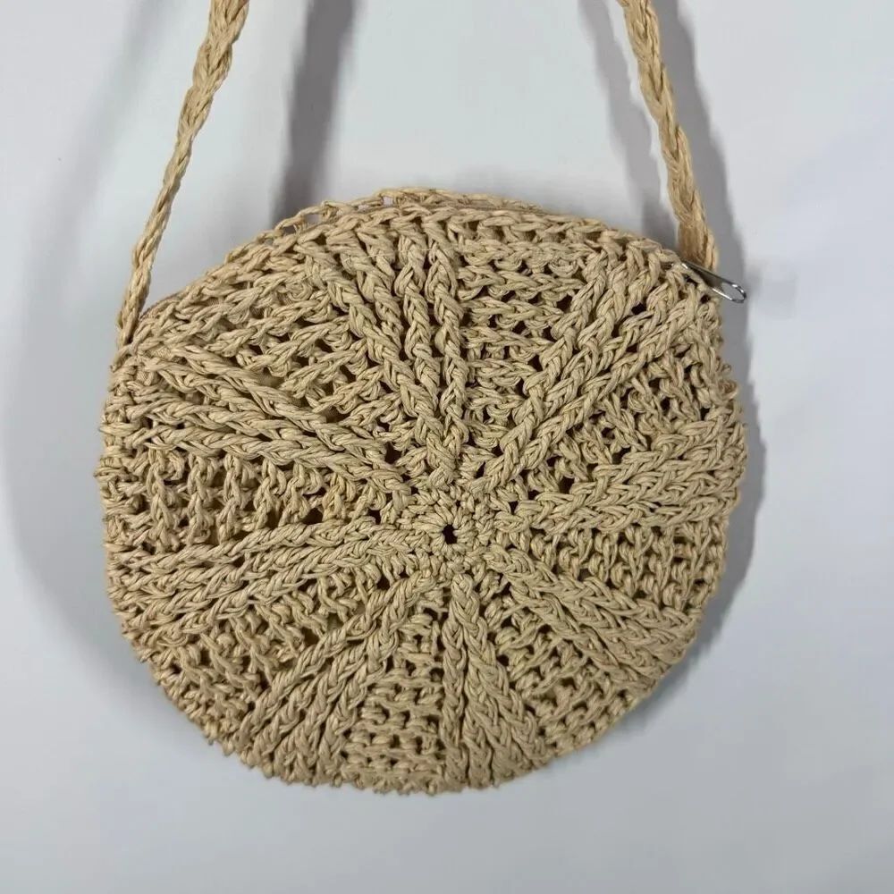 Straw circle Women’s shoulder crossbody purse 8” 21” handle NWOT - Picture 2 of 4